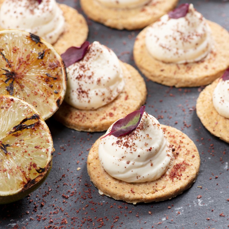 Canapes with oatcakes and cream